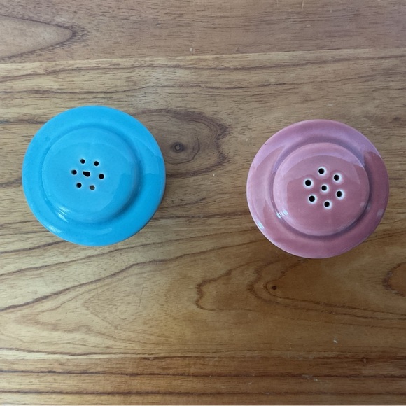 Vintage Turquoise Blue and Harlequin Red Ceramic Salt and Pepper Shakers - Picture 3 of 4